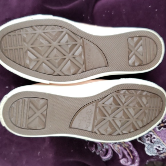 BNWoT CTAS Chuck Taylor All Star Shoreline Low Top kicks (5W; 3M) peach / camo - Picture 7 of 8